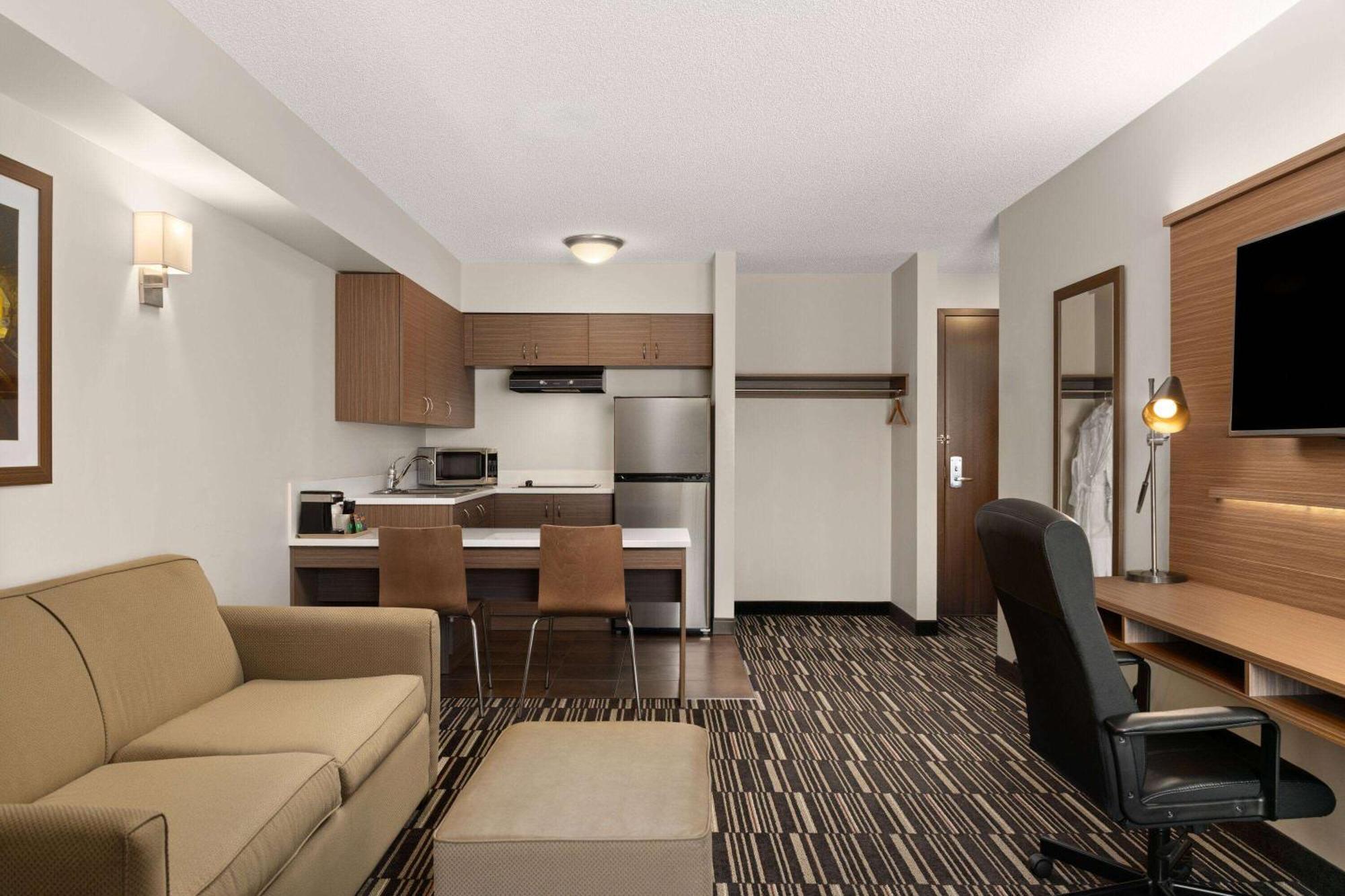 Microtel Inn & Suites By Wyndham Kirkland Lake Экстерьер фото