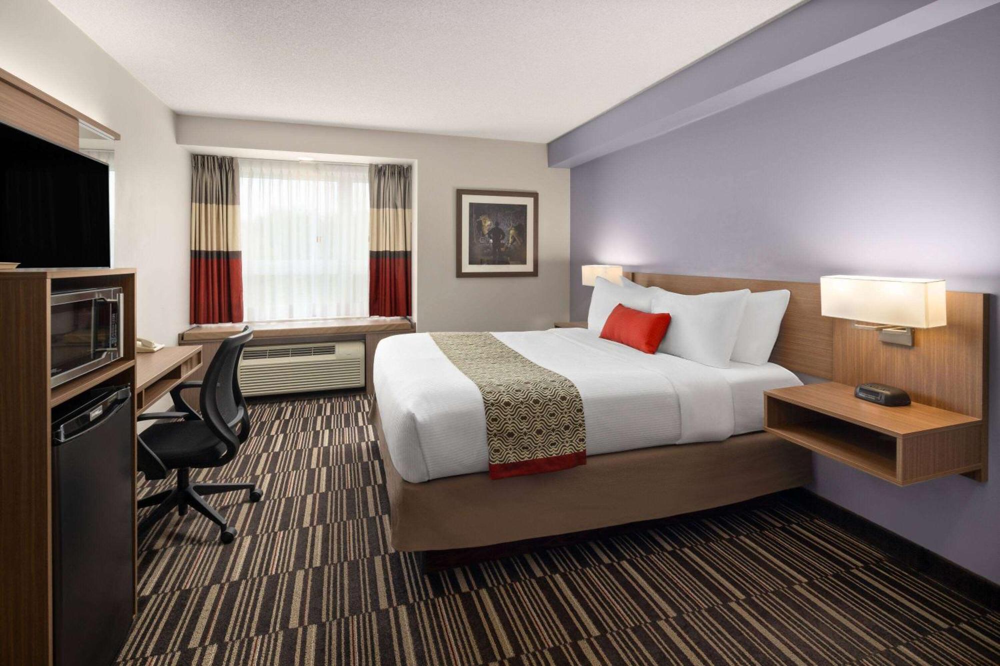 Microtel Inn & Suites By Wyndham Kirkland Lake Экстерьер фото