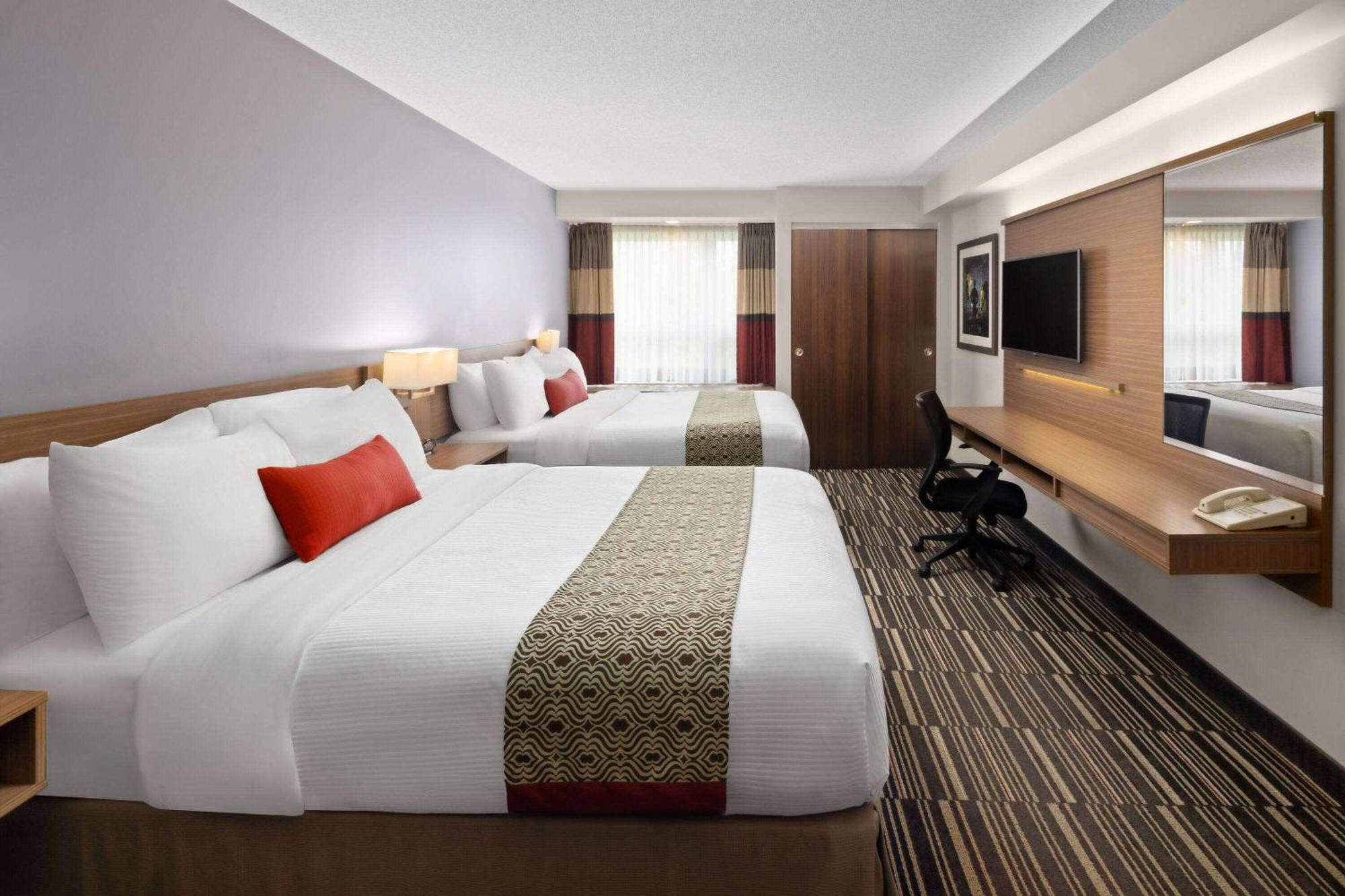 Microtel Inn & Suites By Wyndham Kirkland Lake Экстерьер фото