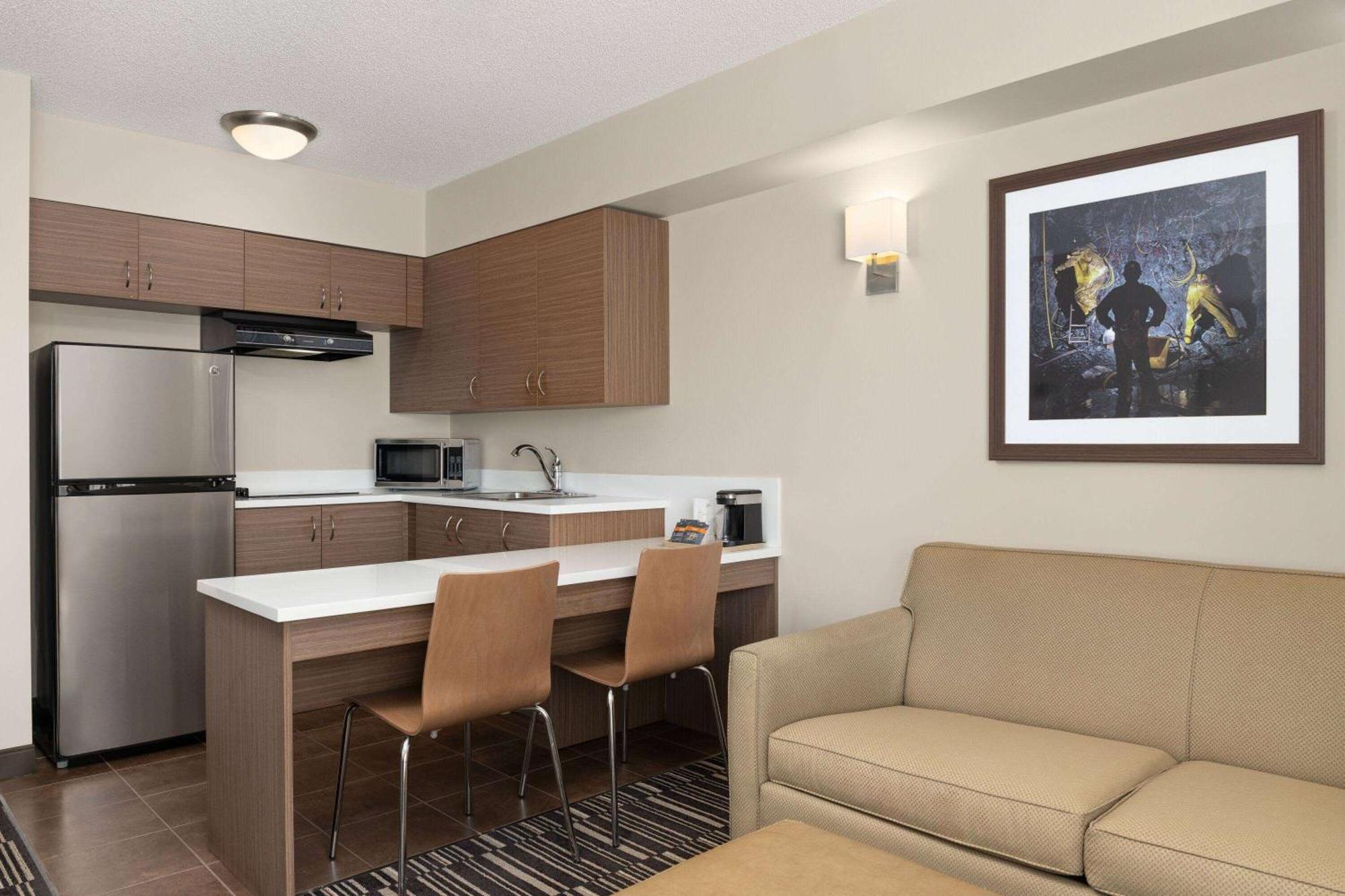 Microtel Inn & Suites By Wyndham Kirkland Lake Экстерьер фото