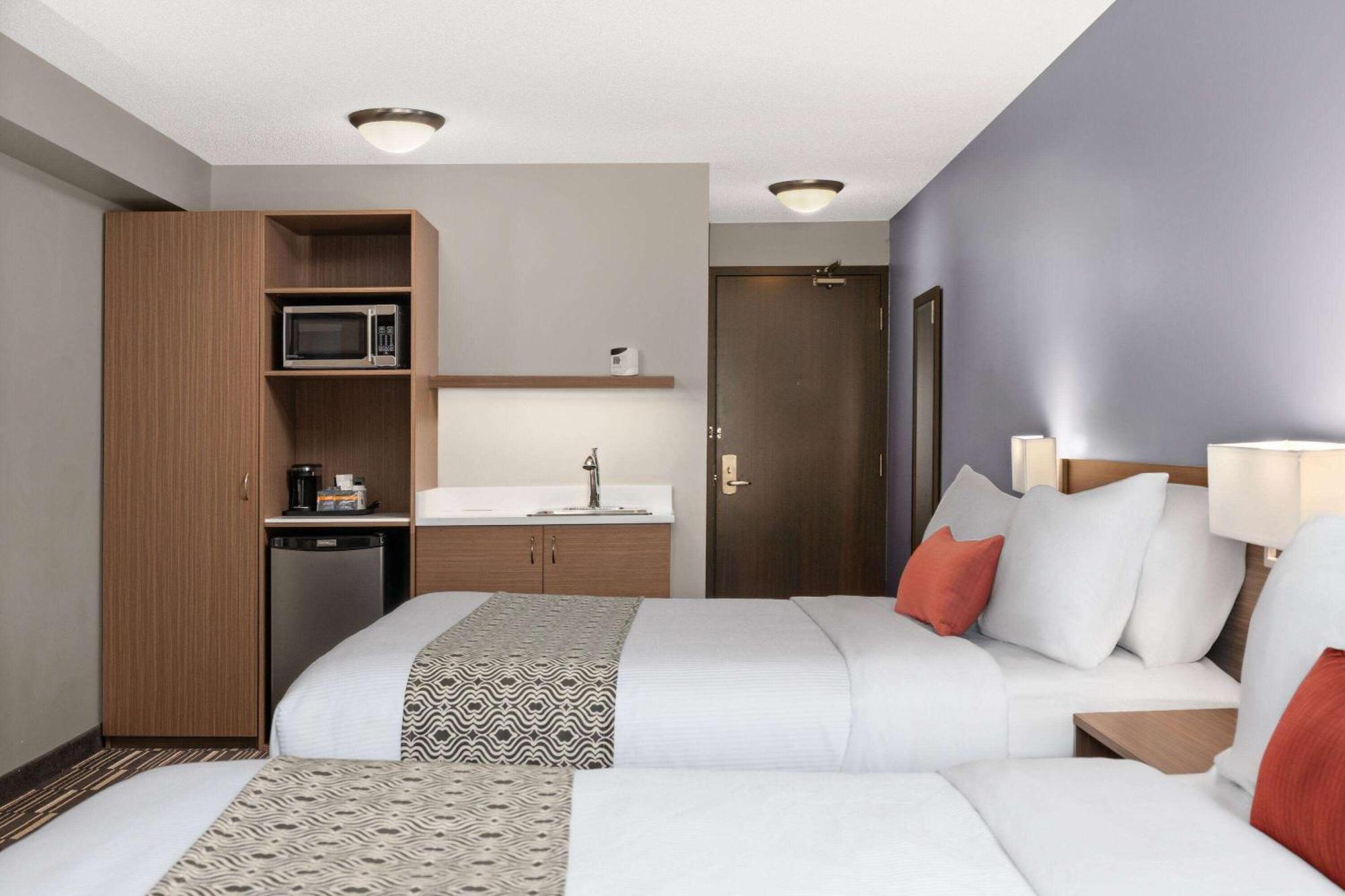 Microtel Inn & Suites By Wyndham Kirkland Lake Экстерьер фото