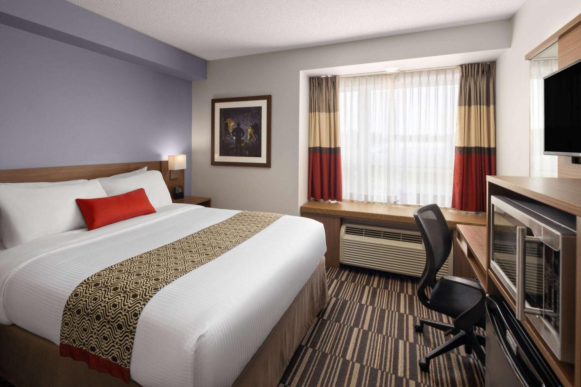 Microtel Inn & Suites By Wyndham Kirkland Lake Экстерьер фото