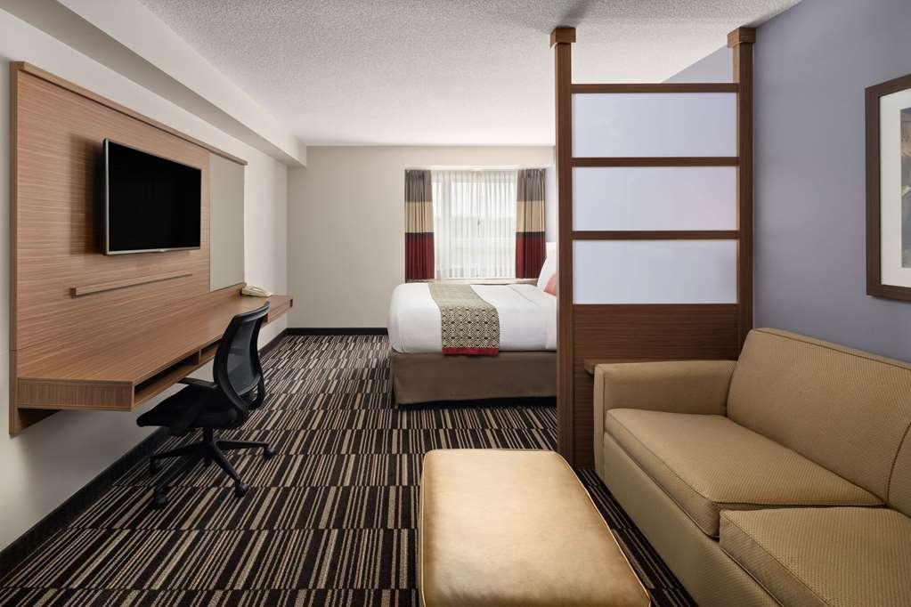 Microtel Inn & Suites By Wyndham Kirkland Lake Номер фото