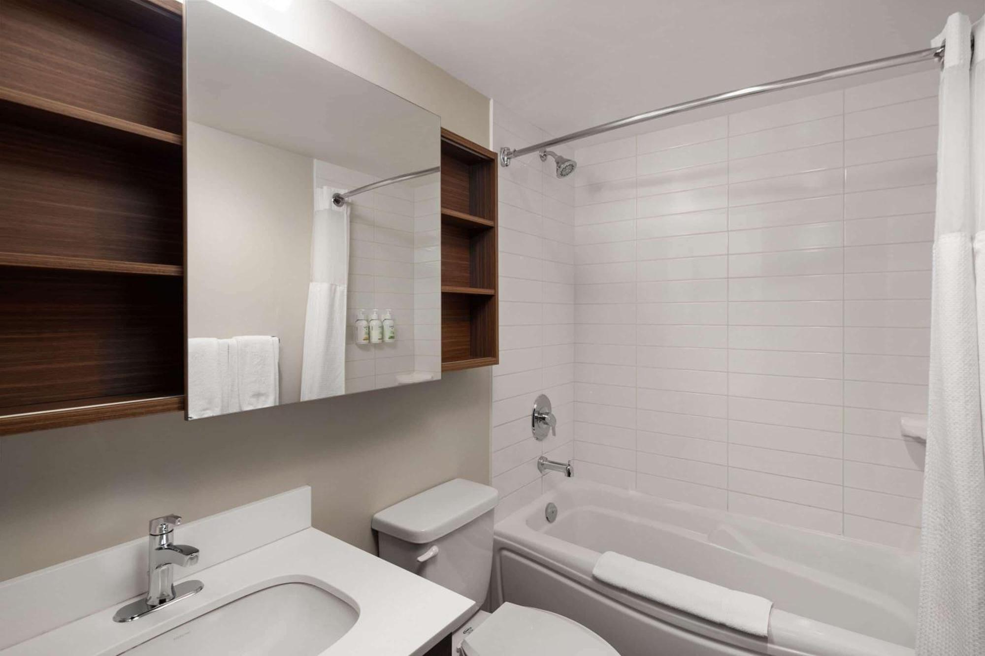 Microtel Inn & Suites By Wyndham Kirkland Lake Экстерьер фото