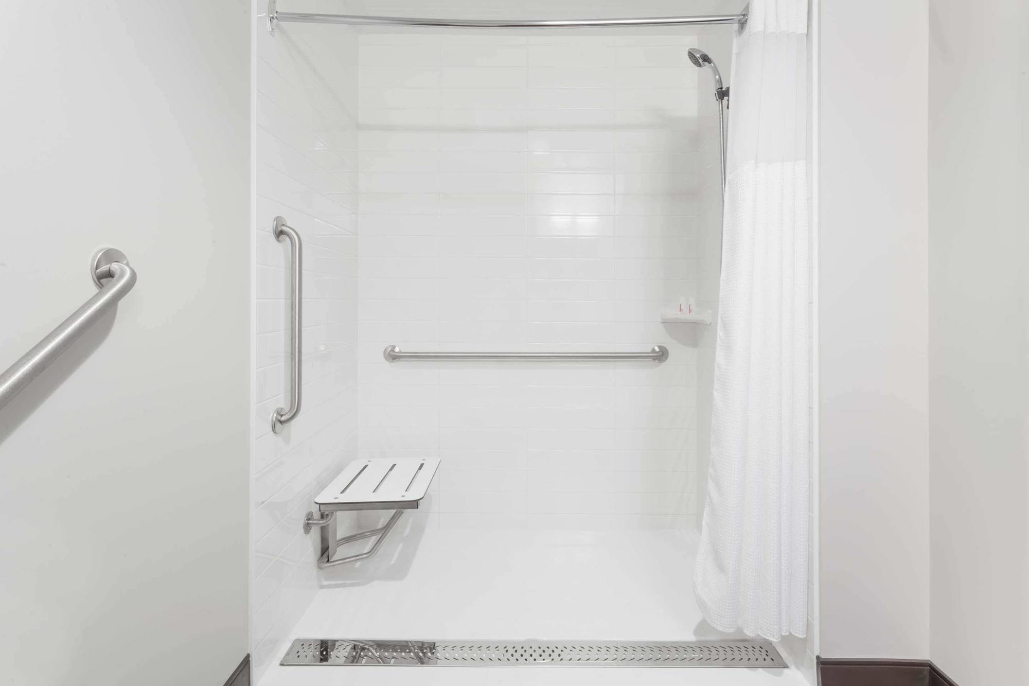 Microtel Inn & Suites By Wyndham Kirkland Lake Экстерьер фото