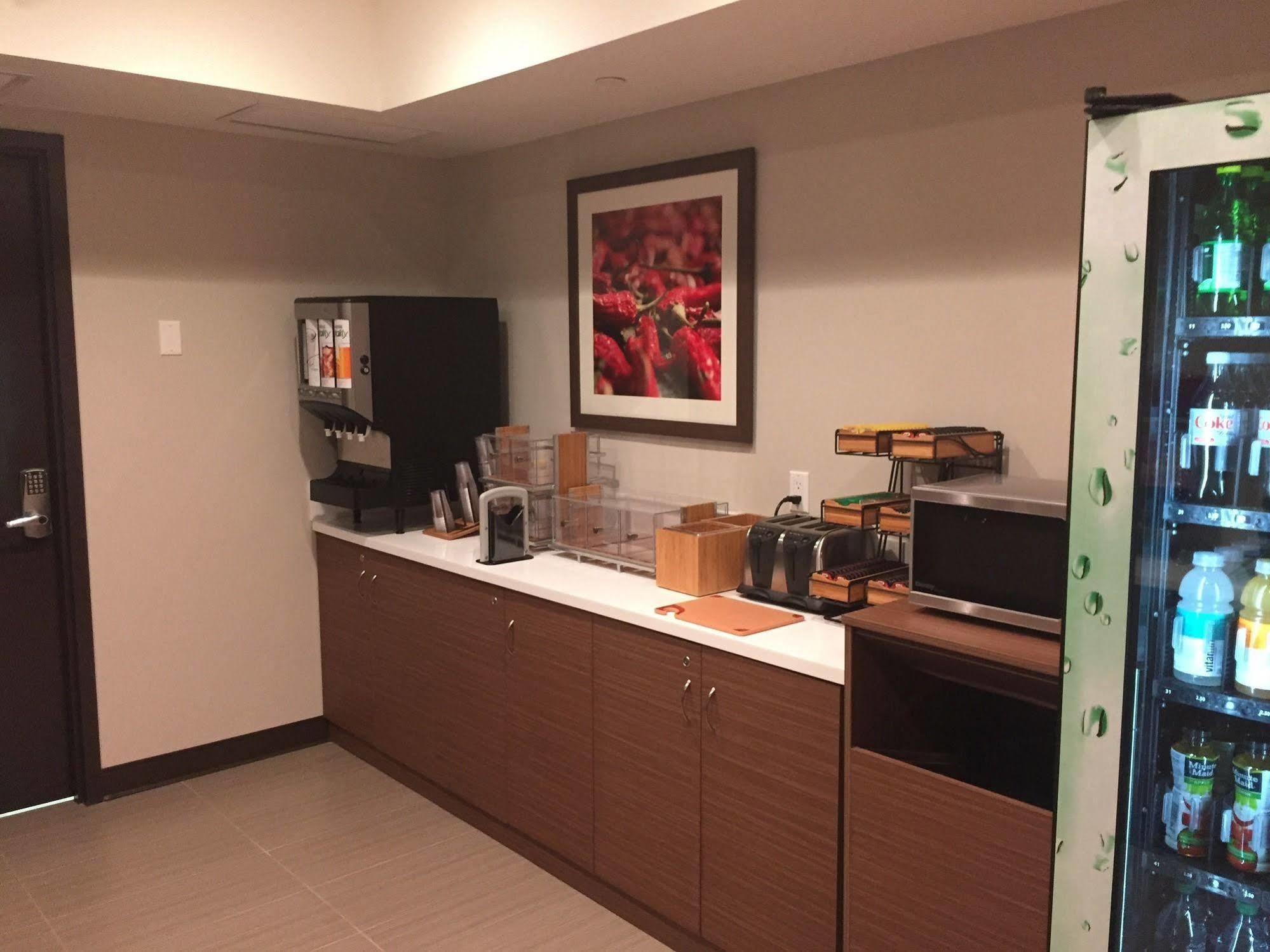 Microtel Inn & Suites By Wyndham Kirkland Lake Экстерьер фото