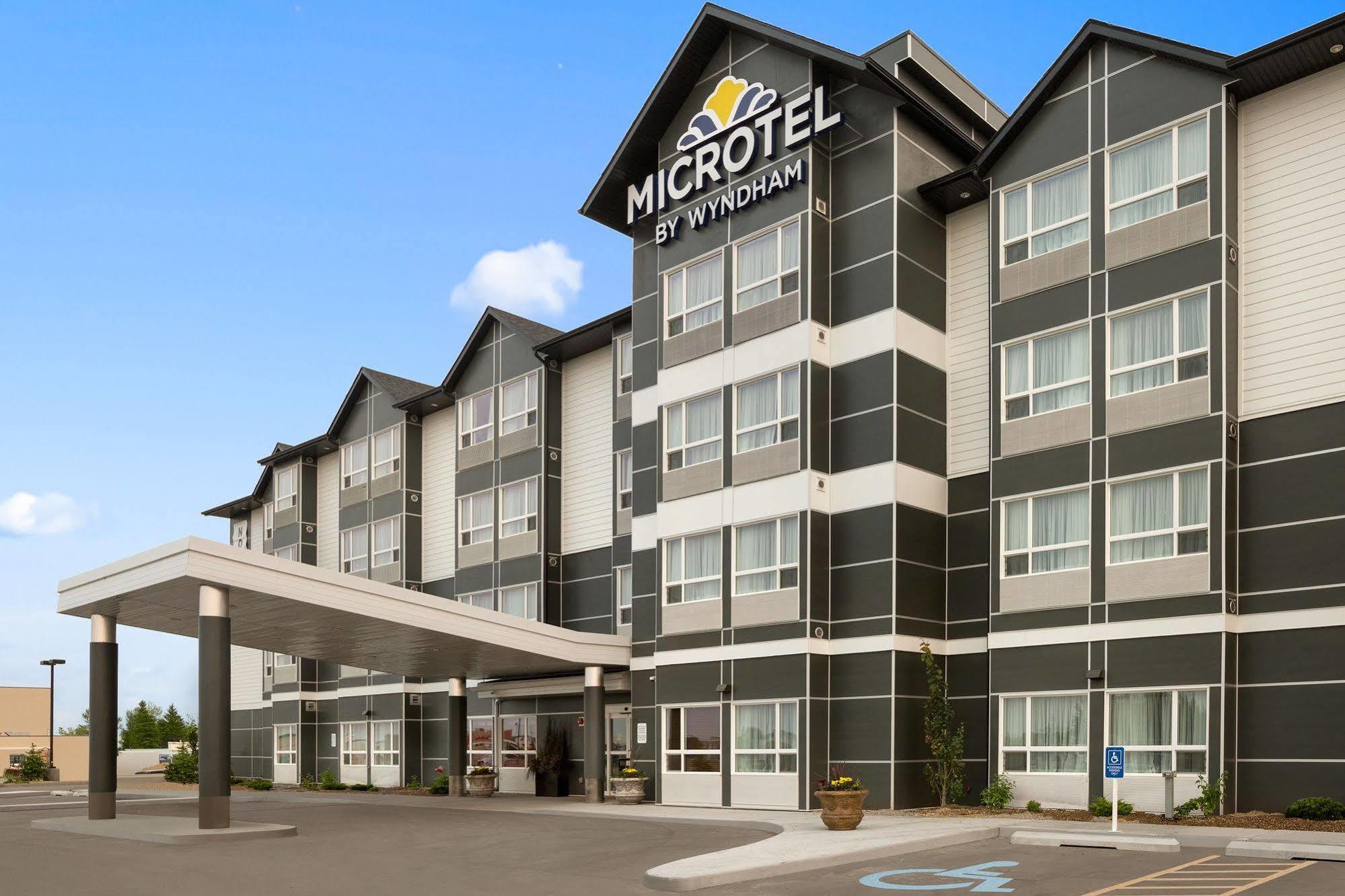Microtel Inn & Suites By Wyndham Kirkland Lake Экстерьер фото
